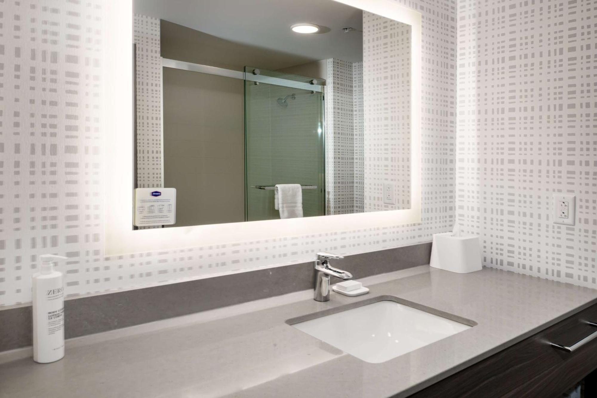 Hampton Inn By Hilton St Louis Airport セントルイス（ミズーリ州） エクステリア 写真